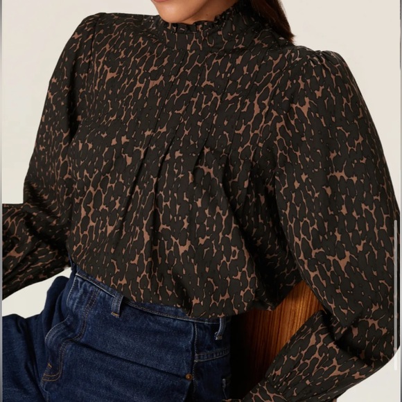 Rails Ariana Leopard Animal Print Ruffle Collar Blouse Size Large - Picture 2 of 10
